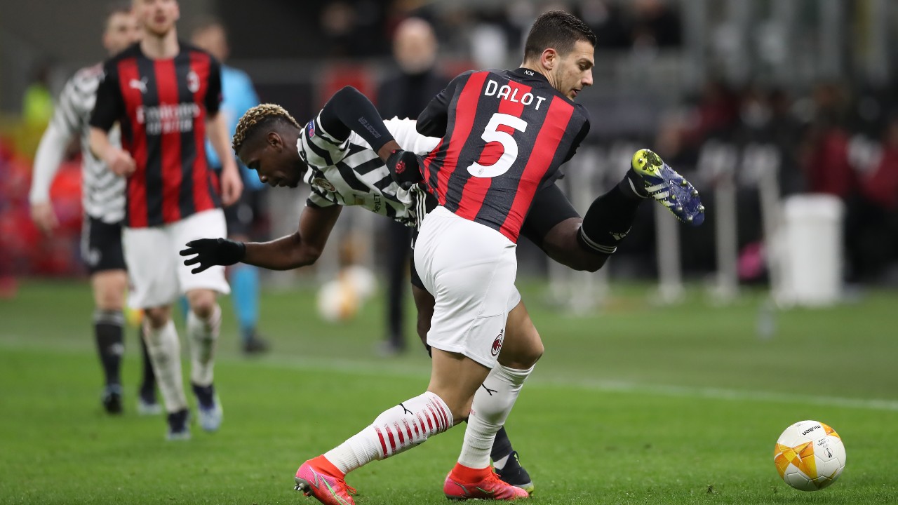Dalot tackling Pogba (©Jonathan Moscrop/Gallo Images)
